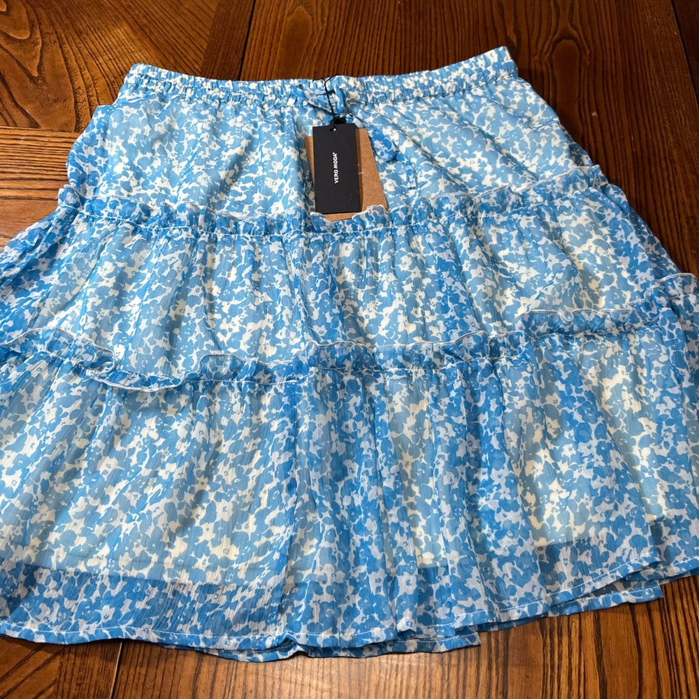 VERO MODA SHORT FRILLL SKIRT. NWT. SIZE MEDIUM